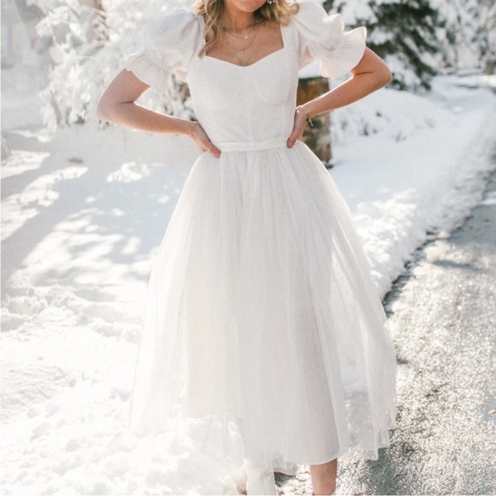 Elegant White Puff Sleeve Dress